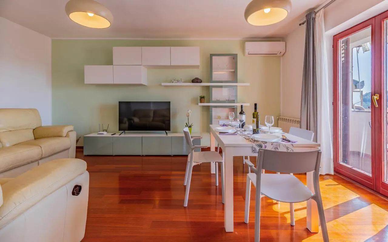 Apartment Green Pula